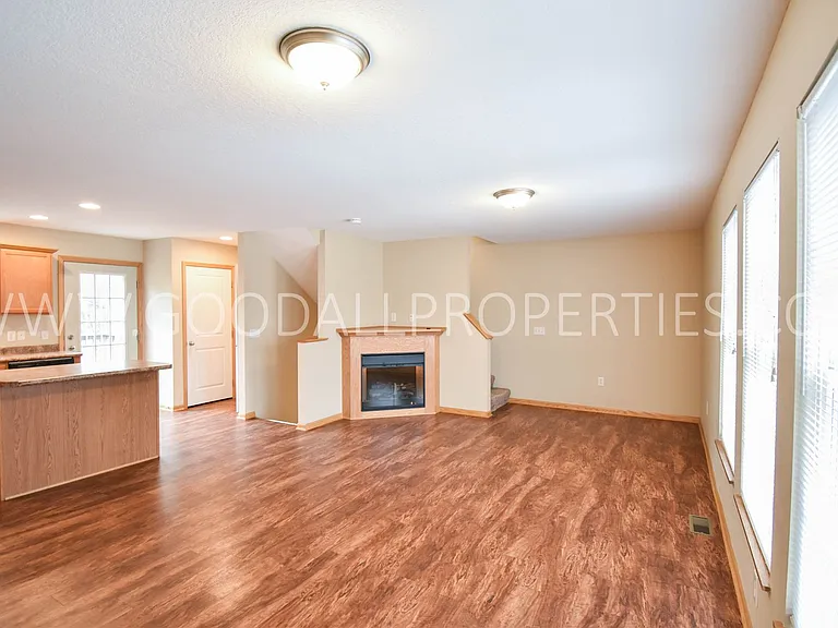 15404 Townsend Ave — Photo 7