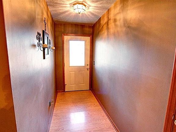 3rd image of 1074 Windsor Crossing Ln