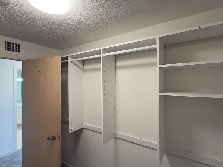 Chelsea Condos — Photo 58