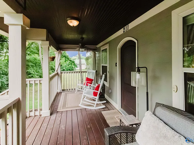 211 Ward Ave NE — Photo 5