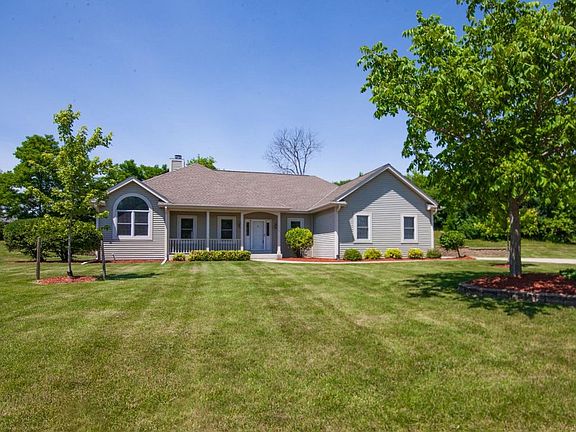 2nd image of 210 Hunters Glen Ln