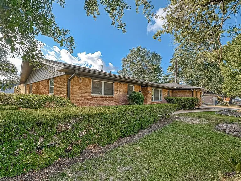 9139 Western Dr — Photo 1
