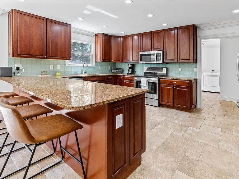 9 Eisenhower Dr — Photo 10