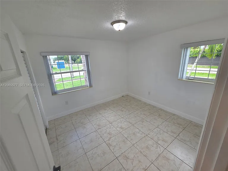 10500 SW 30th St — Photo 18
