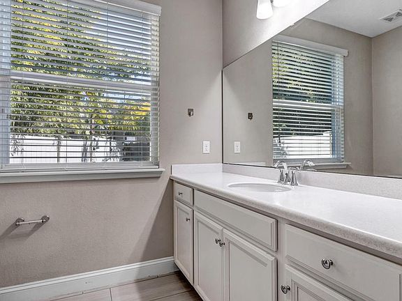 4th image of 275 Renwick Parkway St