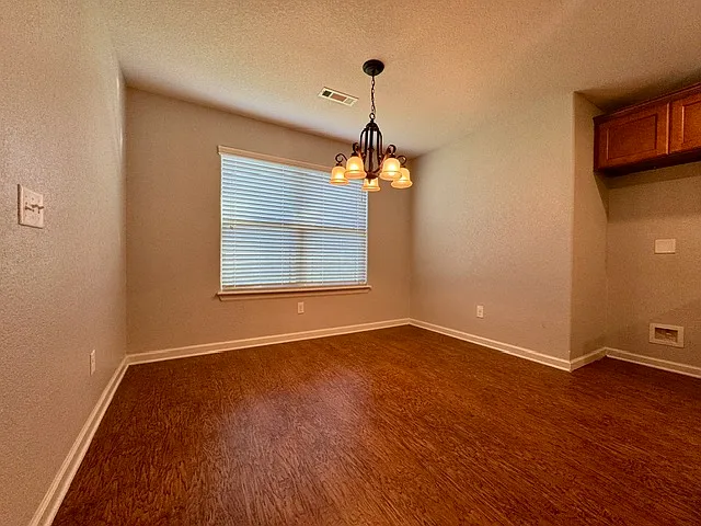 306 Lion Dr N — Photo 9