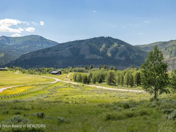 820 W Elk Ridge Rd, Jackson, WY 83001