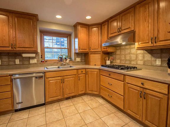 3rd image of 2049 White Pine Ln
