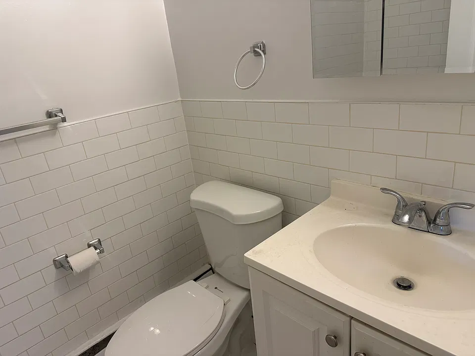 159 Nassau Ave #1D
