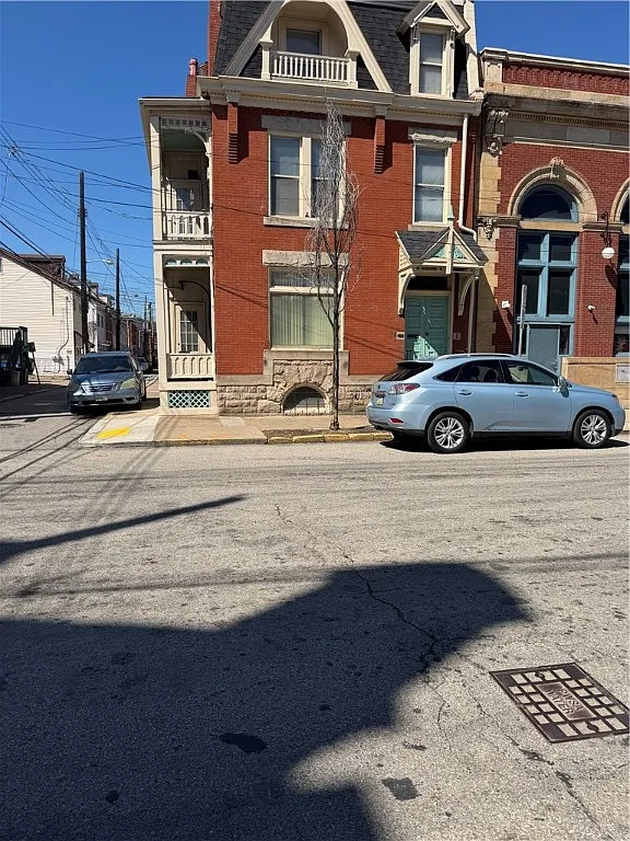 2 bed, $2,000 — Photo 2
