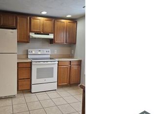 1295 Stafford Rd APT 3, Tiverton, RI 02878