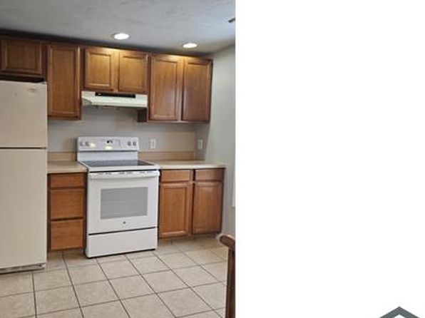 1295 Stafford Rd APT 3, Tiverton, RI 02878