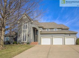 616 NE Persimmon Ln, Lees Summit, MO 64064