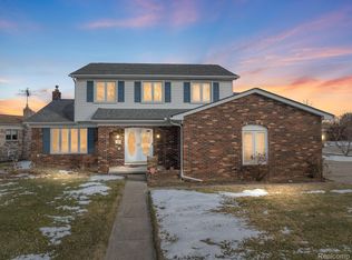 13712 White Cap Dr, Sterling Heights, MI