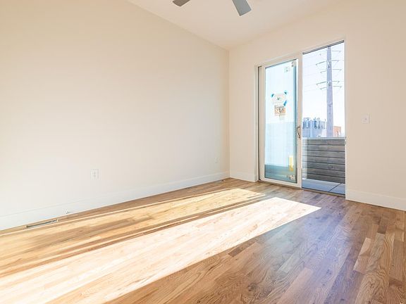 Master Bedroom, balcony