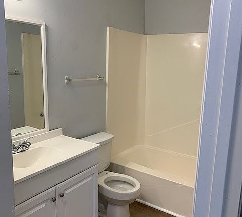 5th image of 905 Russ Lake Dr Unit 303