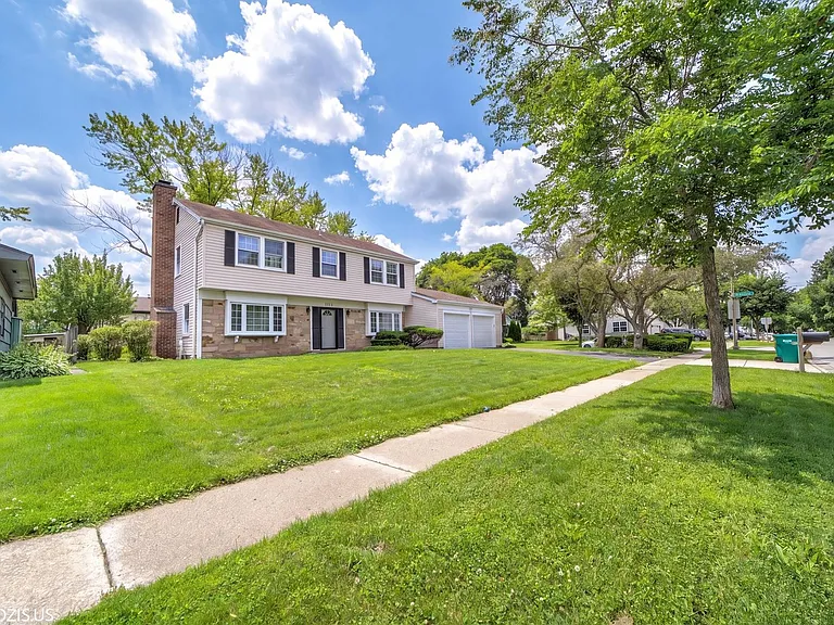 1111 Plum Grove Cir — Photo 43