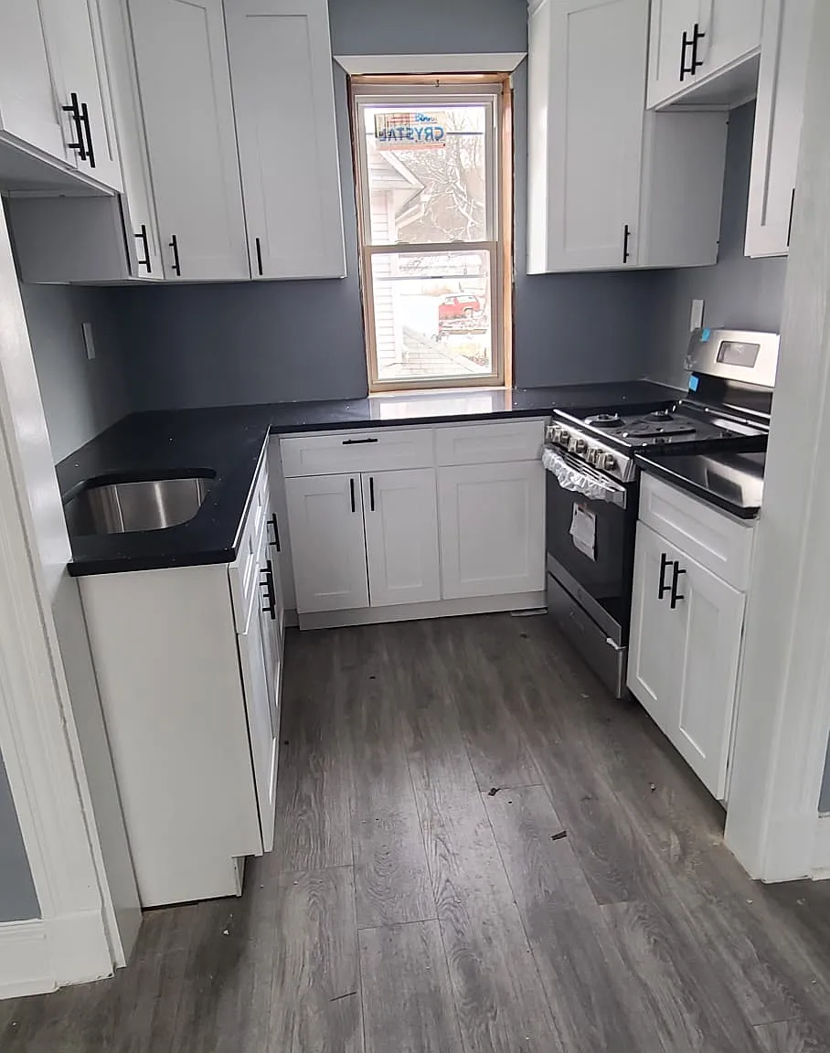3 bed, 1300 sqft, $1,600 — Photo 1