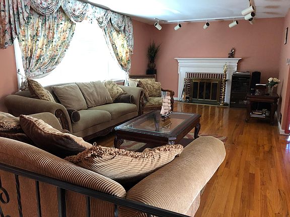 2nd image of 113 N Livingston Ave