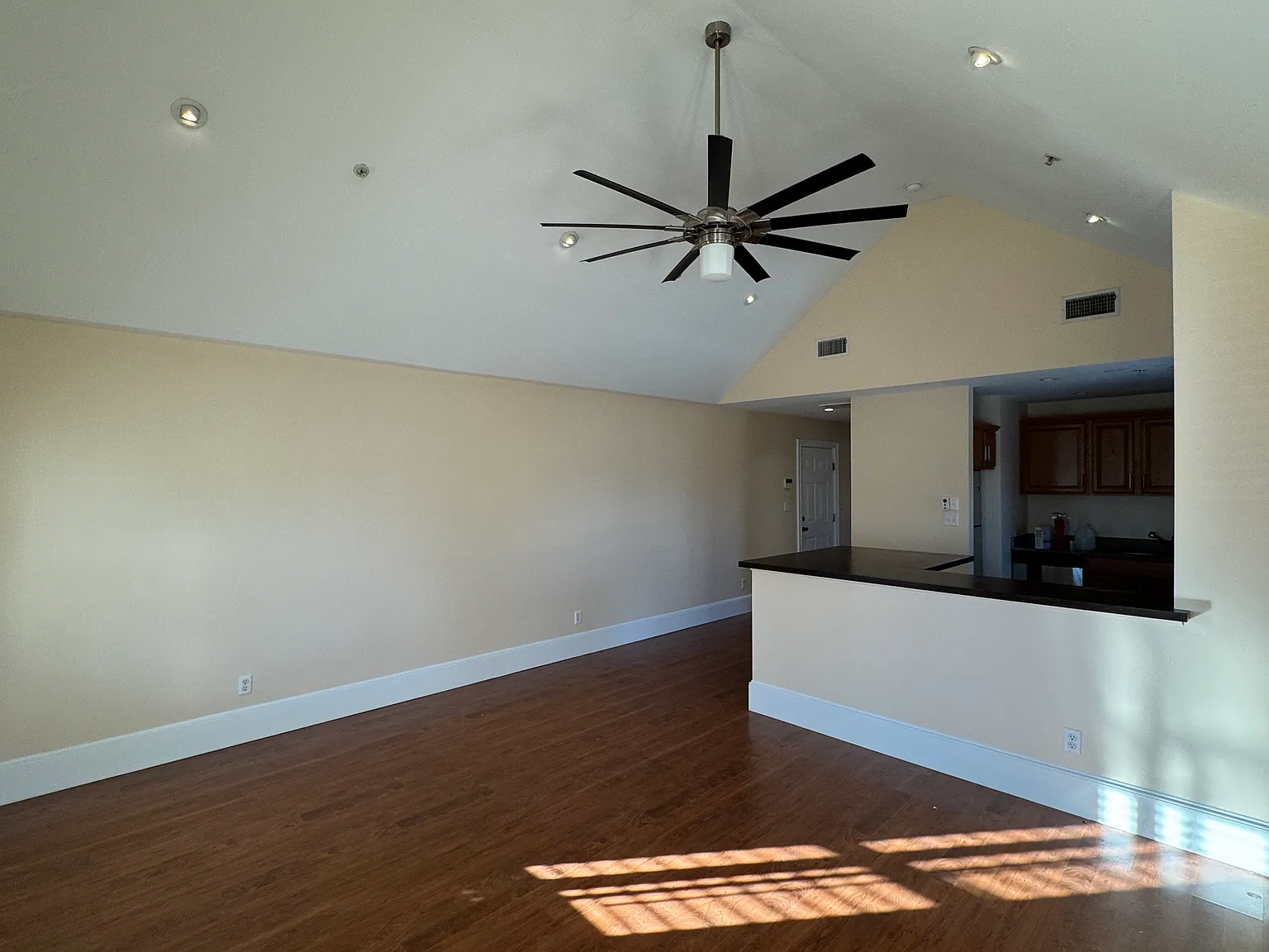 2 bed, $1,800 — Photo 2