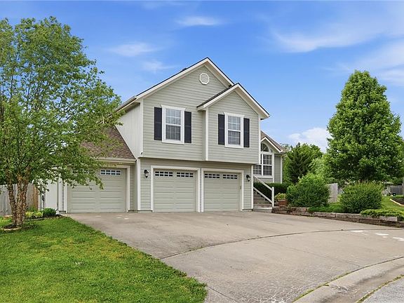 3rd image of 12411 Live Oak Cir