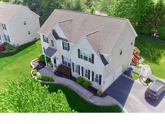 3rd image of 310 Drew Ln