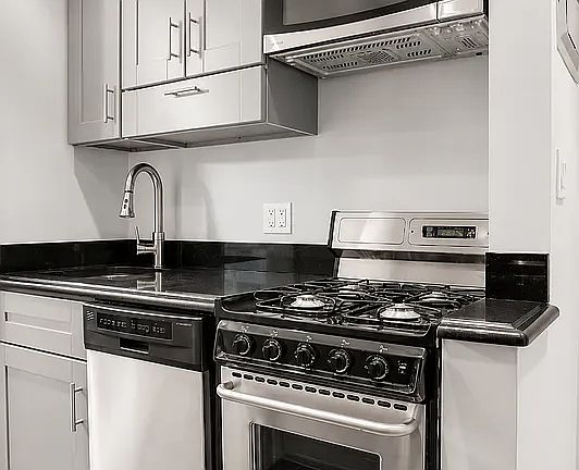 4th image of 345 W 53rd St #R3b
