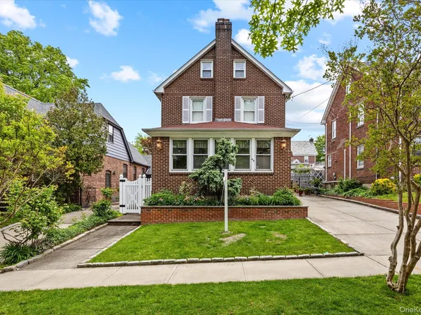 3221 168th Street, Flushing, NY 11358