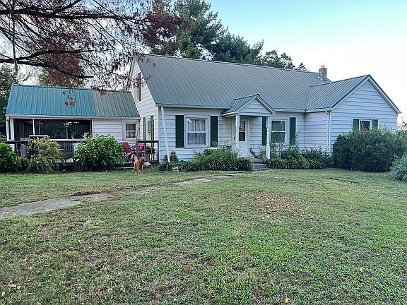 3rd image of 590 Sterling Gilbert Rd