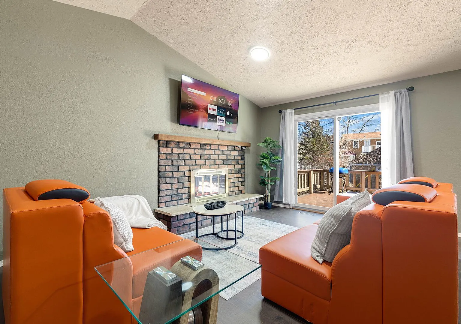 Insurance Housing Ready | Fully Furnished 5BR in Rockford — Photo 2