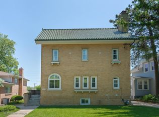 605 S Riverside Dr, Villa Park, IL 60181