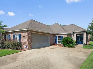 4042 Water Oak Dr, Zachary, LA 70791