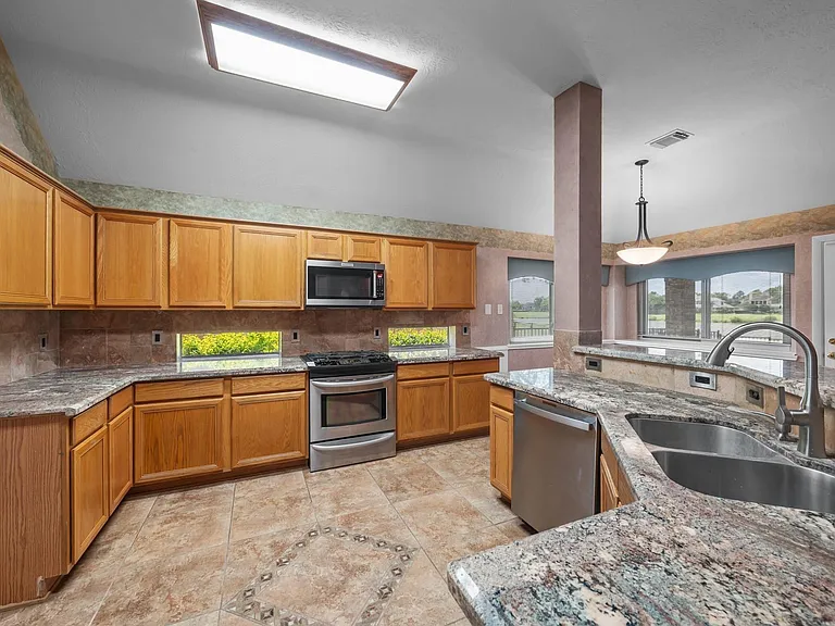 2723 Shelby Dr — Photo 9