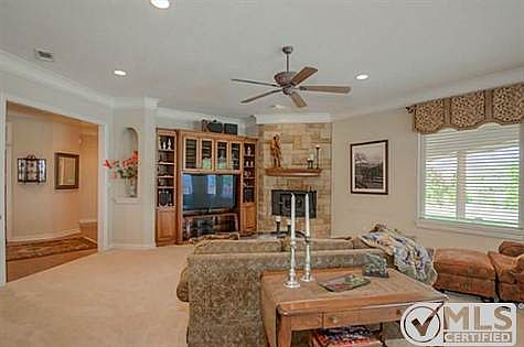 5th image of 404 Lantana Dr