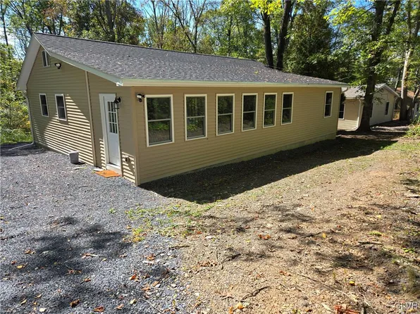 128 Evergreen Dr, Bushkill, PA 18324