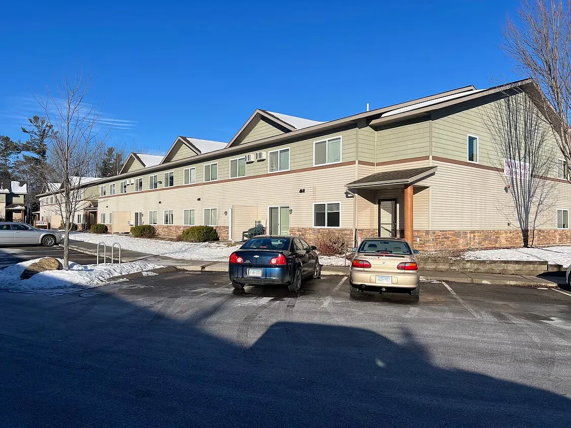 Lakewood Heights Apartments — Photo 3