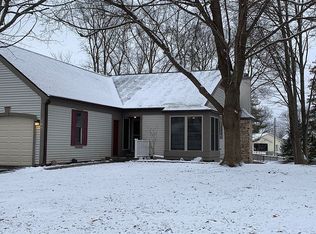 100 Blossom Dr, Portland, MI