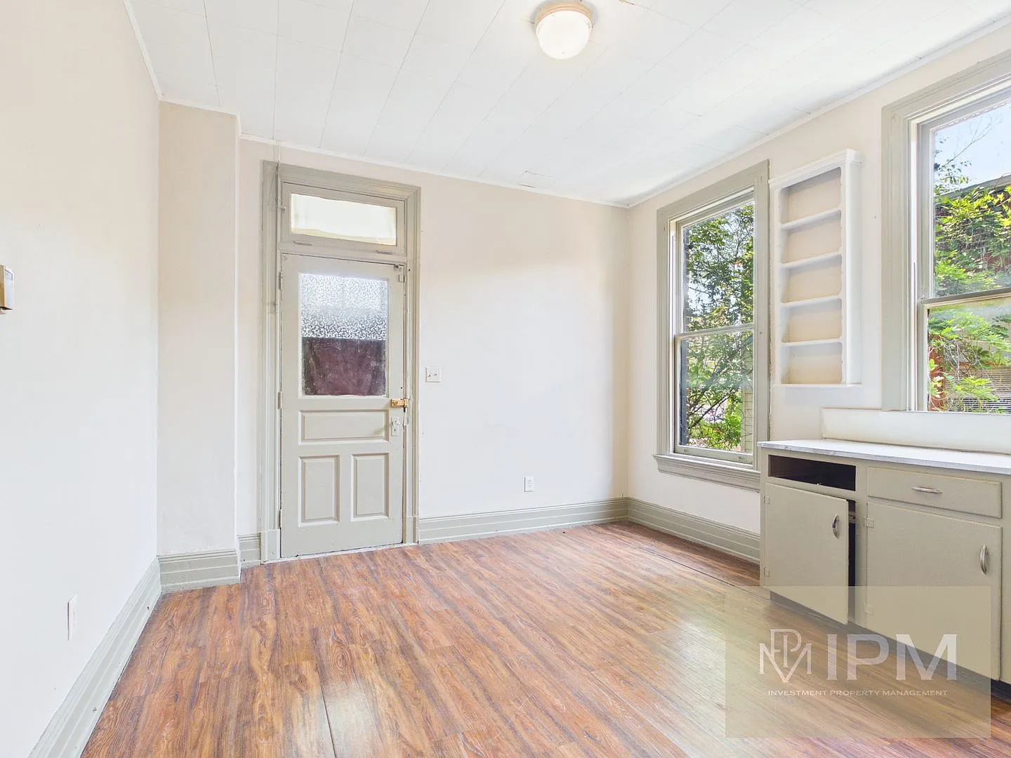 142 E Philadelphia St — Photo 4