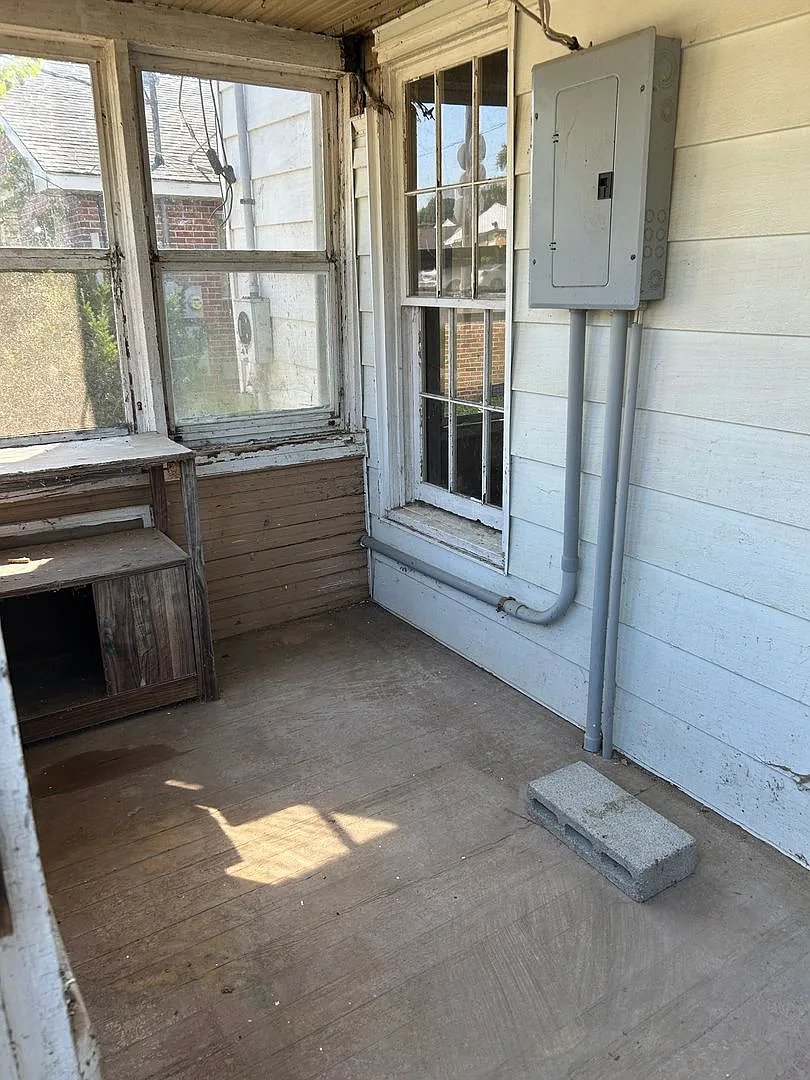 Now Available! - $690 Month / $900 Down — Photo 3