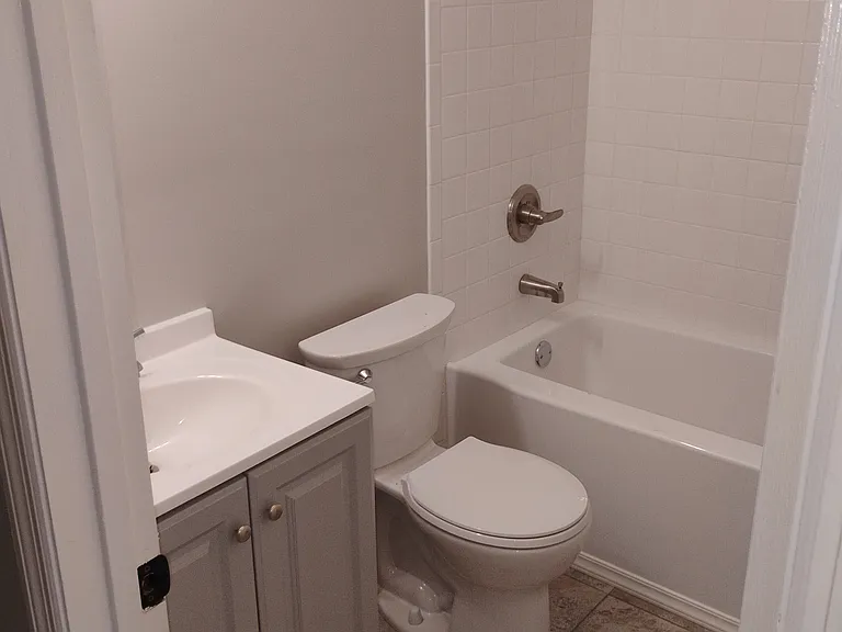 1258 Centre Pkwy — Photo 5