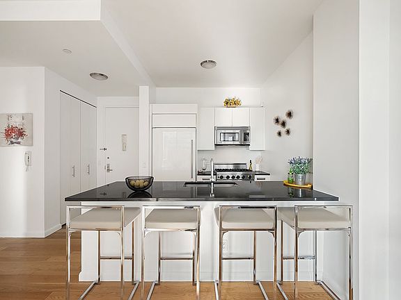 4th image of 4630 Center Blvd APT 406