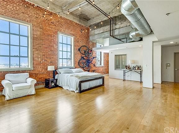 5th image of 207 East Broadway