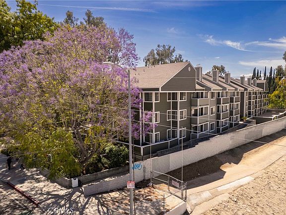 3rd image of 6545 Reseda Blvd Unit 8