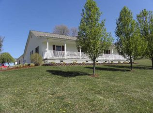 1300 S Sandbranch Rd, Mount Hope, WV 25880