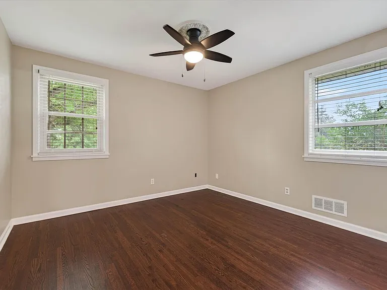 306 Locust Rd — Photo 29