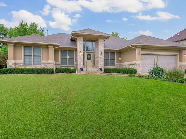 889 Academy Ln, West Chicago, IL 60185