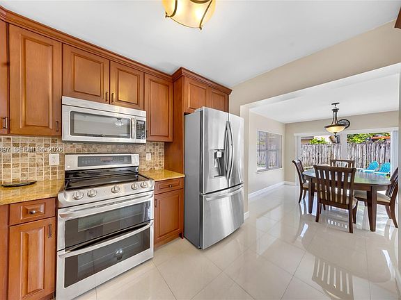 5th image of 1460 NE 30th Ct