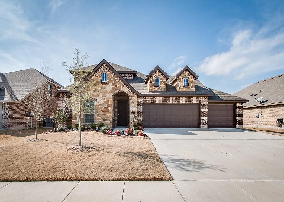 1st image of 737 Abbey Ln