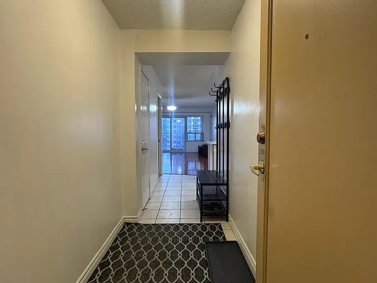 25 Kingsbridge Garden Cir #2021 — Photo 8