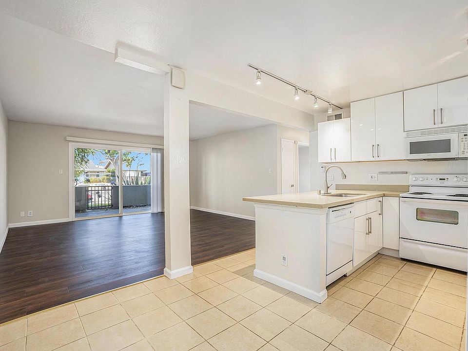 1st image of 1707 Shoreline Dr #103